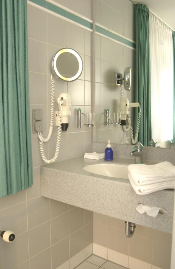 Hotel Spiegel Koln Bagian luar foto