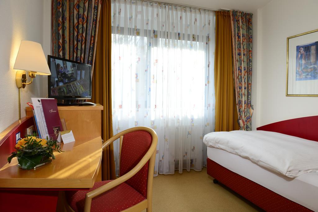 Hotel Spiegel Koln Bagian luar foto