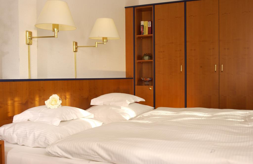 Hotel Spiegel Koln Bagian luar foto
