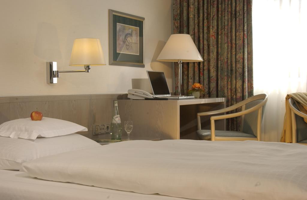 Hotel Spiegel Koln Bagian luar foto