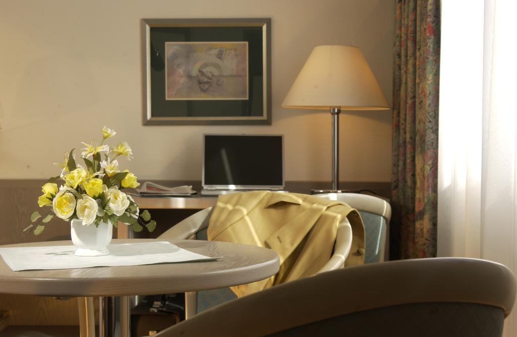 Hotel Spiegel Koln Bagian luar foto