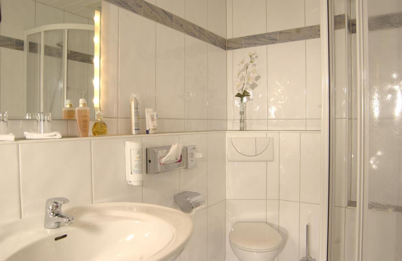 Hotel Spiegel Koln Bagian luar foto